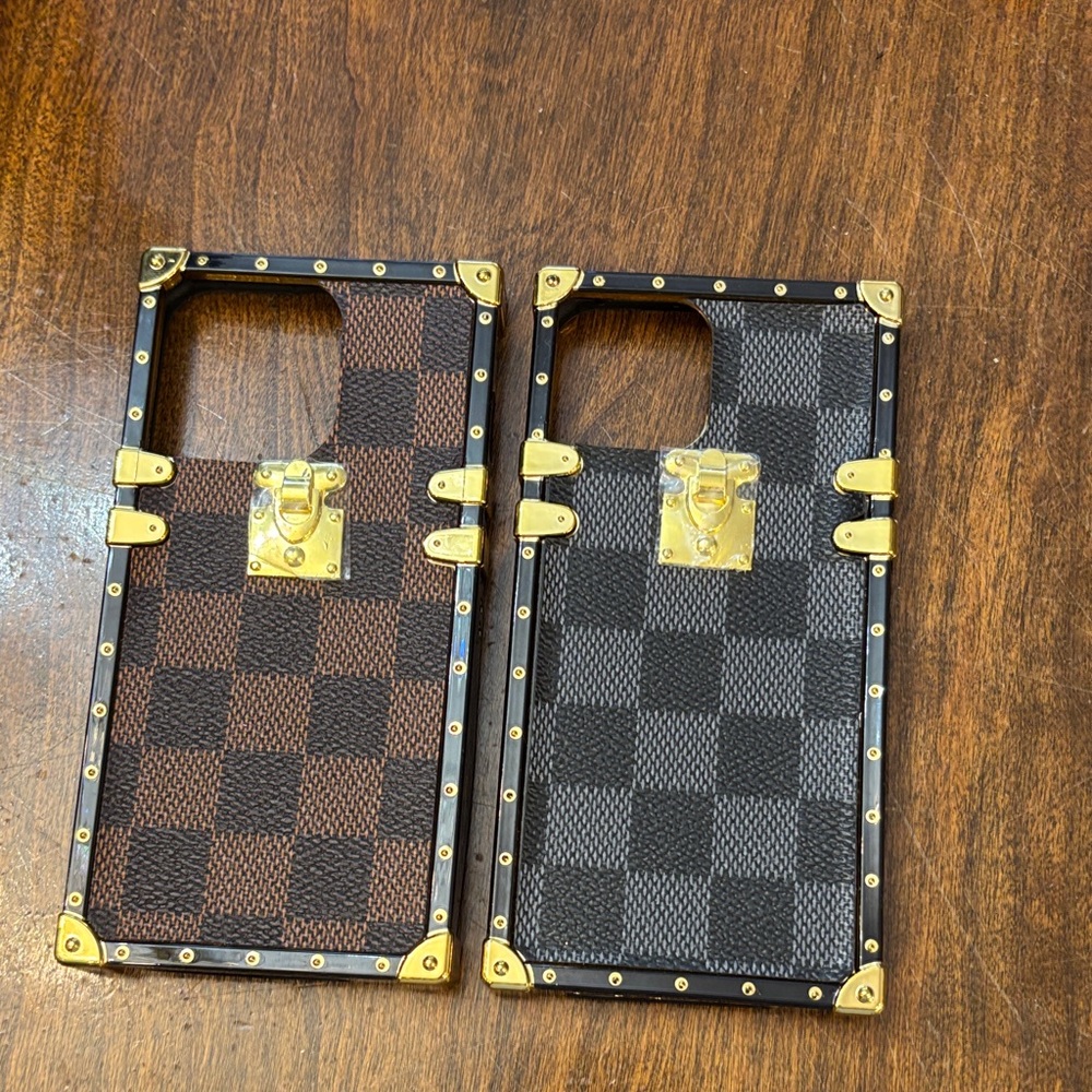 Elegant Checkered Phone Case Set - Brown and Gray